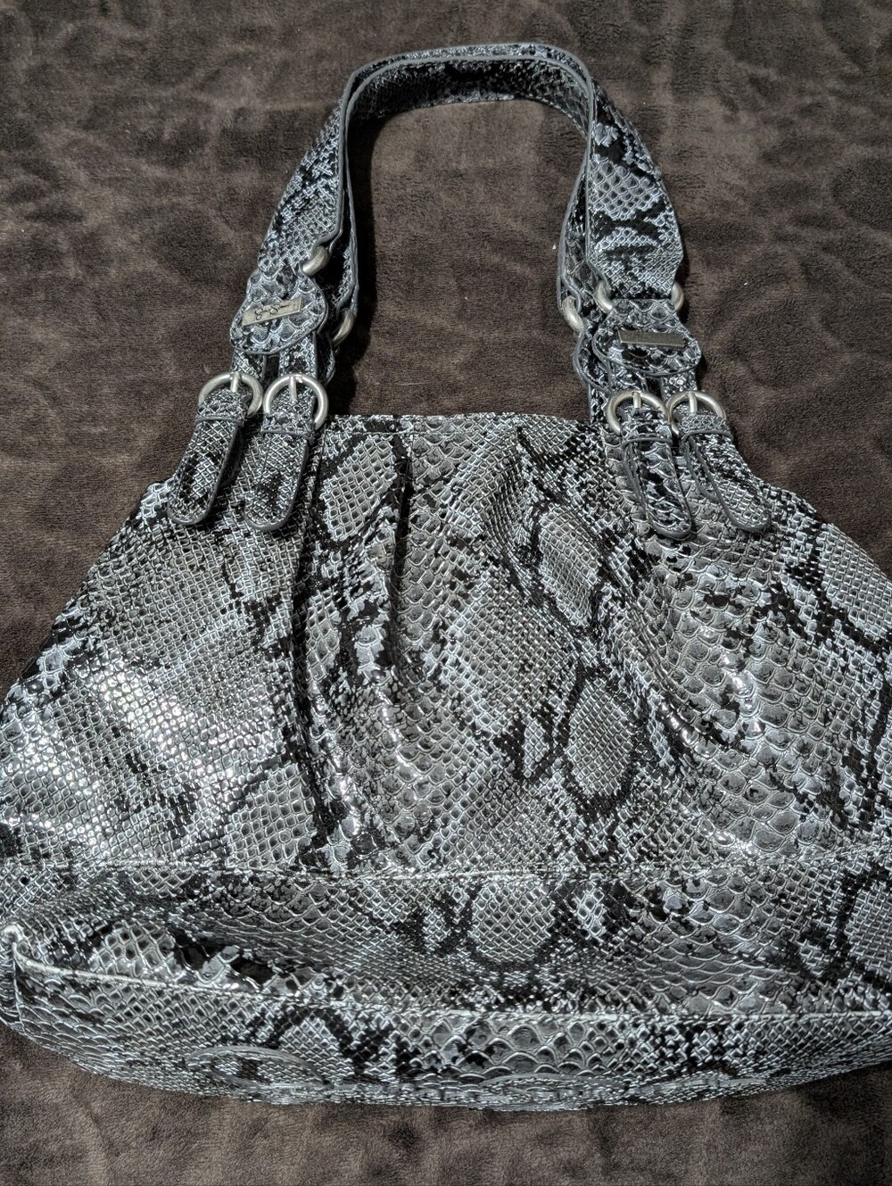 JESSICA SIMPSON Textured Snakeskin-Pattern Tote Bag in Black and Gray